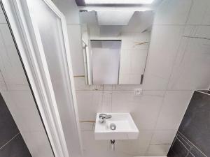 Prodej bytu 1+kk, Praha - Břevnov, Nad Kajetánkou, 17 m2