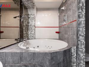 Prodej bytu 2+kk, Karlovy Vary, Horova, 86 m2