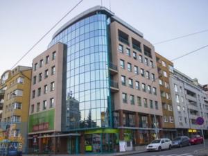 Pronájem kanceláře, Praha - Karlín, Sokolovská, 743 m2