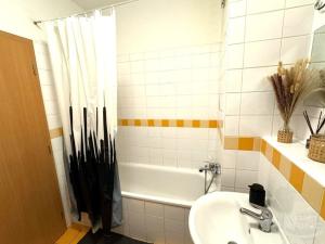 Pronájem bytu 1+kk, Praha - Hloubětín, Nepelova, 45 m2