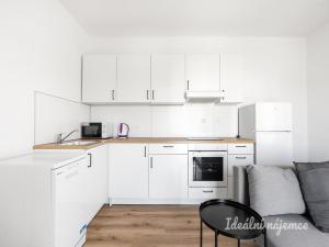 Pronájem bytu 2+kk, Praha - Kyje, Za černým mostem, 37 m2