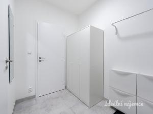 Pronájem bytu 2+kk, Praha - Kyje, Za černým mostem, 37 m2