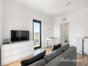 Pronájem bytu 2+kk, Praha - Kyje, Za černým mostem, 37 m2