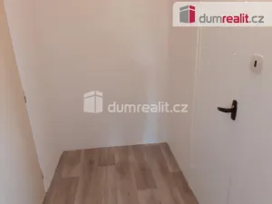 Pronájem bytu 1+1, Praha - Prosek, Veltruská, 27 m2