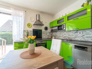Prodej bytu 1+kk, Mukařov - Srbín, Šípková, 28 m2
