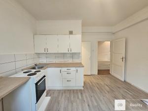 Pronájem bytu 1+1, Praha - Žižkov, Jeseniova, 48 m2