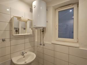 Pronájem bytu 1+1, Praha - Žižkov, Jeseniova, 48 m2