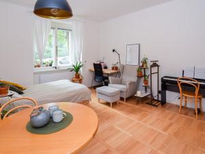 Pronájem bytu 1+kk, Praha - Vinohrady, Šrobárova, 28 m2