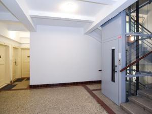 Pronájem bytu 1+kk, Praha - Vinohrady, Šrobárova, 28 m2