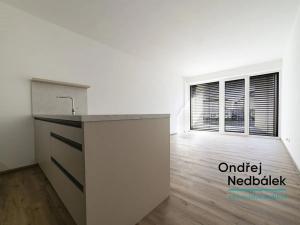 Pronájem bytu 1+kk, Zlín, Kvítková, 33 m2