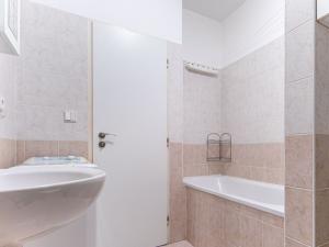 Pronájem bytu 1+kk, Praha - Michle, Elektrárenská, 54 m2