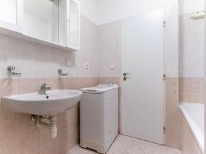 Pronájem bytu 1+kk, Praha - Michle, Elektrárenská, 54 m2
