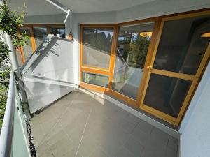 Pronájem bytu 3+kk, Praha - Hrdlořezy, Hrdlořezská, 74 m2