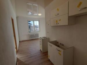 Prodej bytu 3+1, Nová Role, Školní, 58 m2