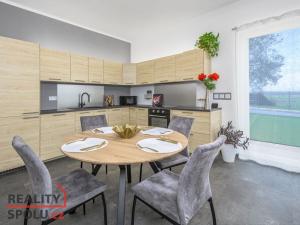 Prodej rodinného domu, Krakovany - Božec, 140 m2