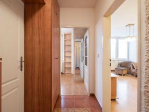 Pronájem bytu 2+kk, Praha - Troja, Olštýnská, 37 m2
