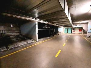 Pronájem garážového stání, Praha - Vysočany, Pešlova, 14 m2
