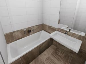Prodej bytu 4+kk, Praha - Prosek, Návarovská, 112 m2