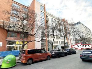 Prodej garážového stání, Praha - Žižkov, Lukášova, 13 m2