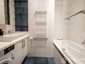 Pronájem bytu 3+kk, Praha - Holešovice, Jankovcova, 84 m2