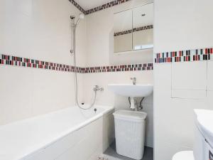 Pronájem bytu 2+kk, Praha - Černý Most, Bryksova, 42 m2