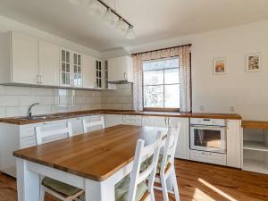 Prodej rodinného domu, Hrabyně, 250 m2
