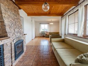 Prodej rodinného domu, Hrabyně, 250 m2
