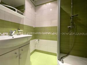 Pronájem bytu 2+1, Praha - Hloubětín, Poděbradská, 54 m2