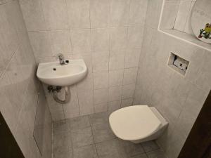 Prodej výrobních prostor, Kladno, Huťská, 200 m2