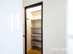 Pronájem bytu 2+1, Praha - Žižkov, Jeseniova, 80 m2