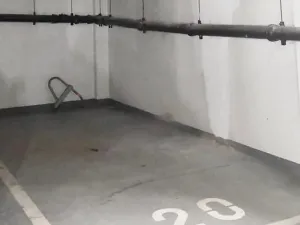 Pronájem garážového stání, Praha - Troja, Velká skála, 19 m2