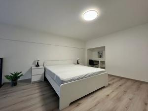 Pronájem bytu 2+kk, Praha - Vršovice, Kubánské náměstí, 52 m2