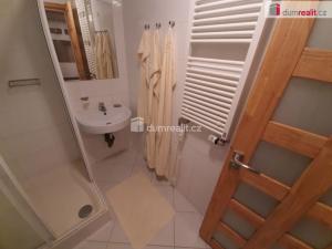 Pronájem bytu 1+kk, Praha - Prosek, Valečovská, 35 m2