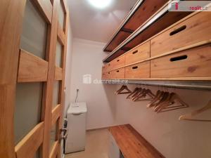 Pronájem bytu 1+kk, Praha - Prosek, Valečovská, 35 m2