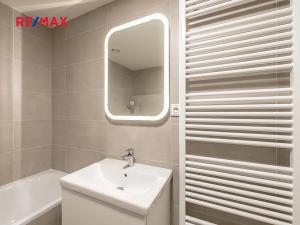 Pronájem bytu 1+kk, Praha - Holešovice, V háji, 36 m2