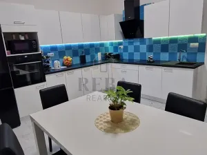 Prodej bytu 3+1, Karlovy Vary, náměstí Dr. M. Horákové, 77 m2