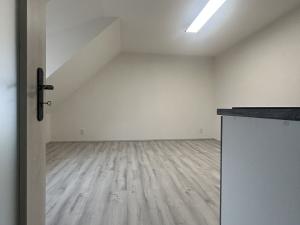 Pronájem bytu 1+kk, Praha - Strašnice, Královická, 32 m2