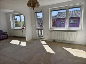 Prodej bytu 3+1, Rousínov - Slavíkovice, Velešovická, 70 m2