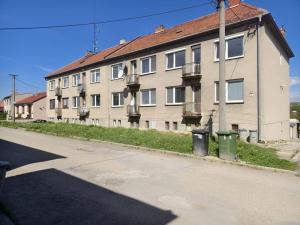 Prodej bytu 3+1, Rousínov - Slavíkovice, Velešovická, 70 m2