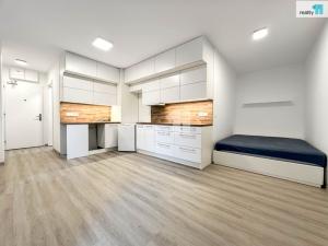 Pronájem bytu 1+kk, Zlín, Lorencova, 30 m2