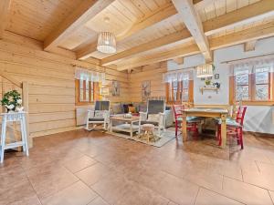 Prodej chalupy, Velké Karlovice, 180 m2