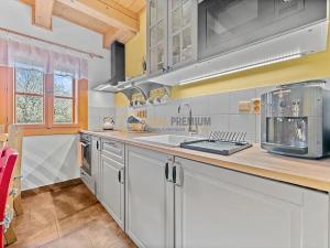 Prodej chalupy, Velké Karlovice, 180 m2