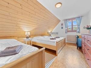 Prodej chalupy, Velké Karlovice, 180 m2