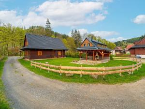 Prodej chalupy, Velké Karlovice, 180 m2