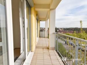 Pronájem bytu 2+kk, Praha - Řeporyje, Wiesenthalova, 69 m2