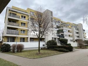 Pronájem garážového stání, Praha - Letňany, Chlebovická, 15 m2