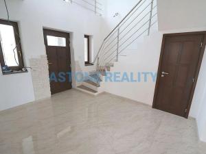 Prodej rodinného domu, Trnová, 370 m2