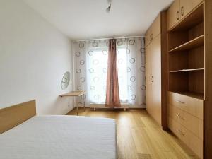Pronájem bytu 2+kk, Praha - Hloubětín, Nademlejnská, 46 m2