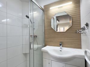 Pronájem bytu 1+1, Praha - Žižkov, Ambrožova, 46 m2