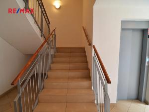 Pronájem bytu 1+kk, Praha - Záběhlice, Mikanova, 42 m2